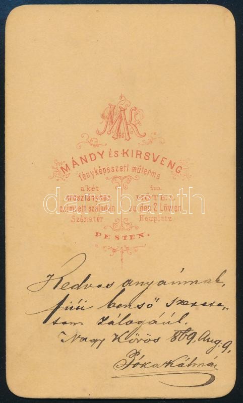 1869 Póka Kálmán (1846-1908) ügyvéd, későbbi nagykőrösi polgármester DEDIKÁLT portréfotója, "Kedves anyámnak fiúi belső szeretetem zálogául. NagyKőrös 1869. aug. 9.", keményhátú fotó Mándy és Kirsveng pesti műterméből, 10x6 - Image 2