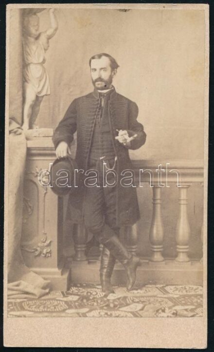 cca 1860-1865 Nedelkó Döme (1812-1882) fogorvos, egyetemi tanár, a fogorvosi egyetemi oktatás és szakirodalom úttörőjének portréfotója, keményhátú fotó, jelzés nélkül: Tiedge János pesti műterméből, 10x6 cm