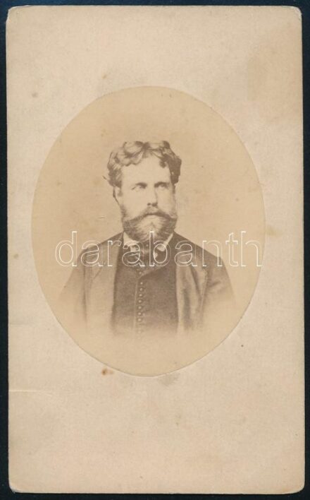 cca 1865-1870 gróf Keglevich Béla (1833-1896) cs. és kir. kamarás, főispán, országgyűlési képviselő, az Országos Erdészeti Egyesület első elnökének (1866-1875) portréfotója, keményhátú fotó, jelzetlen, a hátoldalán nevesítve, 10x6