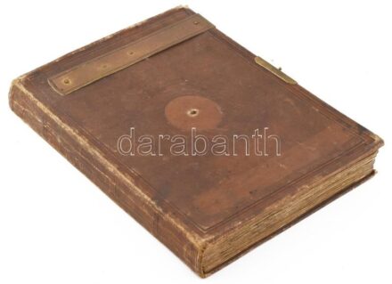 cca 1860 - 1900 Báró Hagen porosz főúri család fotóalbuma, 13 tábla táblán 103 fotóval, (táblánként 2x4 fotó, 1 hiánnyal. Benne számos főrenddel, főtisztekkel, és más érdekes személyek fotóival, több műteremből, köztük német, osztrák műtermek munkáival, d