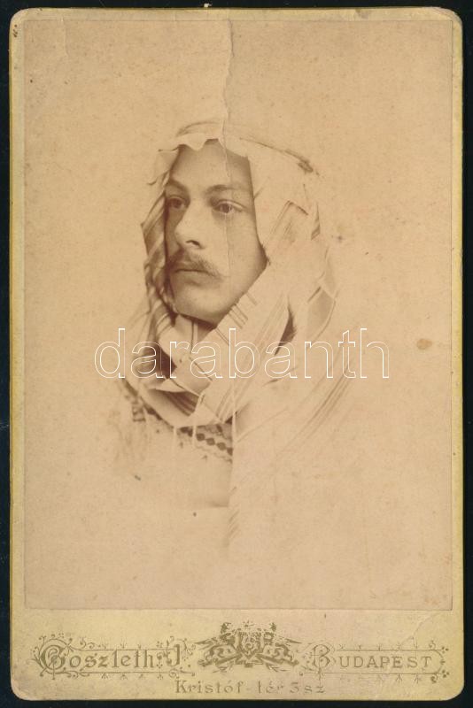 cca 1890 Kufiját (keffiyeh) viselő európai férfi portréja, Goszleth István európai műterméből, foltos, törésnyommal, 17x11 cm