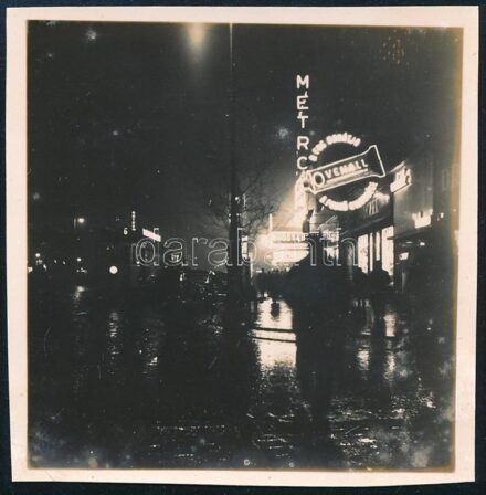 cca 1934 Bergsmann Pál budapesti fotóművész és vadevezős hagyatékából 1 db jelzés nélküli vintage fotó (Budapest éjszakai fényei), ezüst zselatinos fotópapíron, Bergsmann is tagja volt a - rövid ideig létező - Modern Magyar Fényképezők Társaságának, 58x58