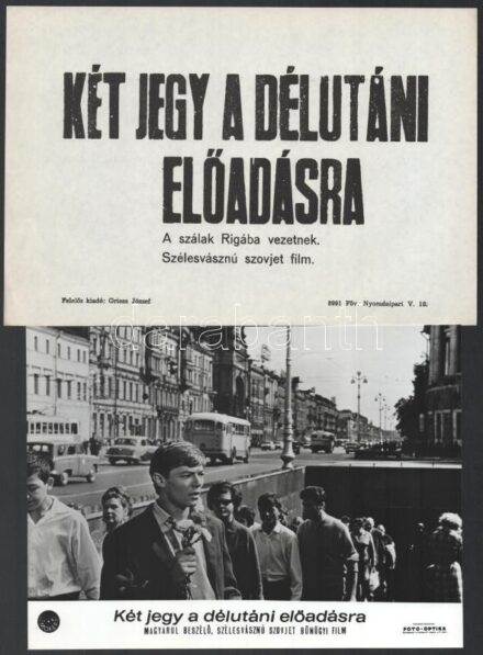 cca 1965 ,,Két jegy a délutáni előadásra" című szovjet film jelenetei és szereplői, 23 db vintage produkciós filmfotó ezüst zselatinos fotópapíron, a használatból eredő (esetleges) kisebb hibákkal, + hozzáadva 1 db szöveges kisplakát, 18x24