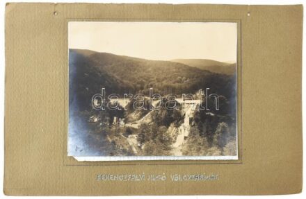 cca 1905 Erdély a Ferencfalvi alsó völgyzárógát. Krassó-Szörény vármegye. Az Osztrák-Magyar Vasúttársaság létesítménye. Nagy méretű fotó 28x22 cm Kartonon / 1905, Transylvania, the lower dam of Ferencfalva. Krassó-Szörény County. A facility of the Austro-