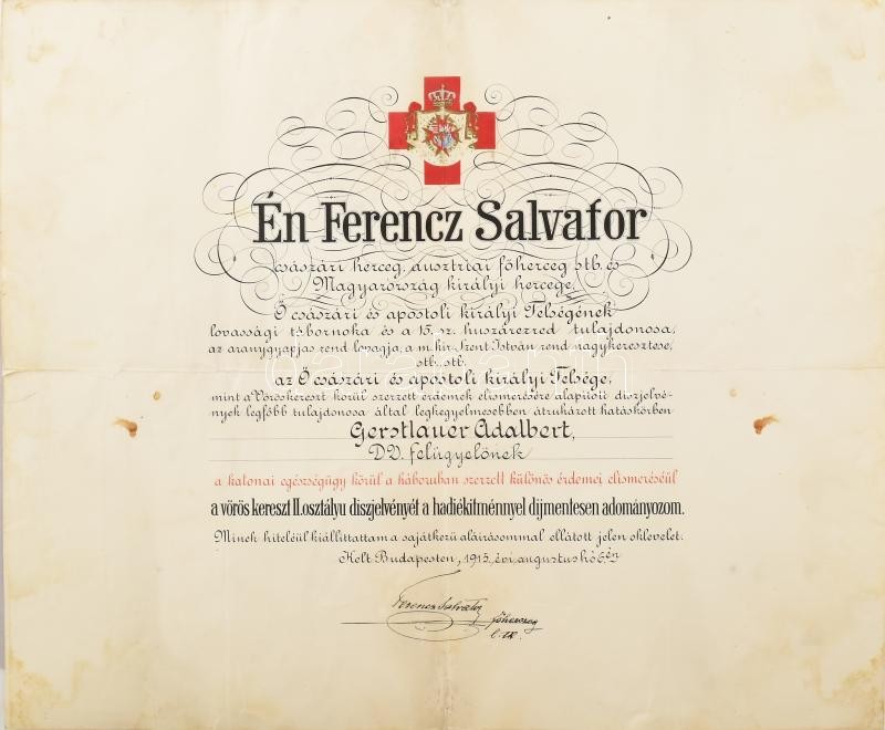 1915 A "Vörös Kereszt II. osztályú Díszjelvénye hadiékítménnyel" kitüntetés, Budapest, 1915. aug. 6. adományozó oklevele magyar nyelven, Ferenc Salvator (1866-1939) főherceg nyomtatott aláírásával, Gerstlauer Adalbert DV felügyelőnek, a katonai egészségüg