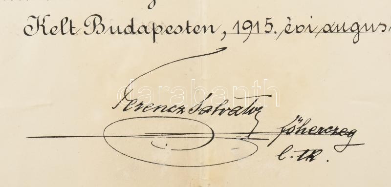 1915 A "Vörös Kereszt II. osztályú Díszjelvénye hadiékítménnyel" kitüntetés, Budapest, 1915. aug. 6. adományozó oklevele magyar nyelven, Ferenc Salvator (1866-1939) főherceg nyomtatott aláírásával, Gerstlauer Adalbert DV felügyelőnek, a katonai egészségüg - Image 3
