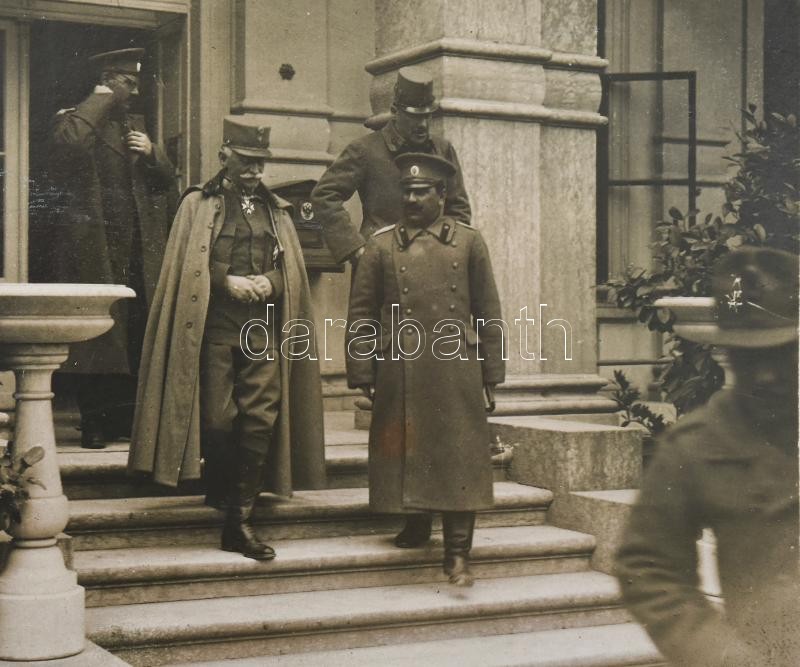 cca 1916 Bolgár tisztek az olasz fronton Conrad Hötzendorf tábornokkal Fotó, kartonra kasírozva / Bulgarian officers with General Conrad Hötzendorf Austro-Hungarian officer Photo on cardboard 17x12 cm - Image 3