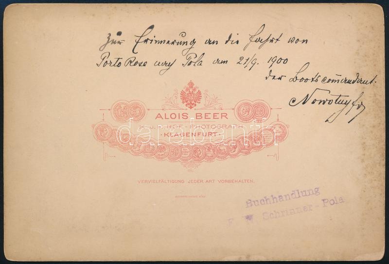 1900 S.M.Tb. XXII torpedoboot a tengeren. a hátoldalán a hadihajó kapitánya Bogumil Nowotny (1892-1960) autográf feliratával. 17x11 cm / S.M.Tb. XXII t at sea. Two officers in white pith helmets stand on the bridge. Several sailors are on the aft deck. Au - Image 2