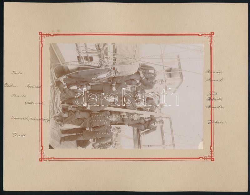 1901 A régebbi S.M.S. Zrínyi hajó utolsó útjának emlékére készült fénykép a hajó tisztjeiről a fedélzeten. A tisztek neveivel. 1900 októberében indult a hajó utolsó útjára, Nápoly, Velence, Marseille, Barcelona és Cartagena érintésével, végül visszatért P
