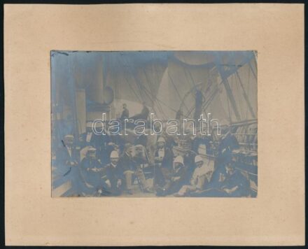 1894 A régebbi S.M.S. Zrínyi hajó Brazíliai útján készült fénykép Rio de Janierio mellett az Ilha Grande szigeten. A Zrínyi ekkor két dokkmunkások sztrájkja miatt veszteglő osztrák kávékereskedő hajó rakományának biztosítására érkezett a brazil vizekre, m