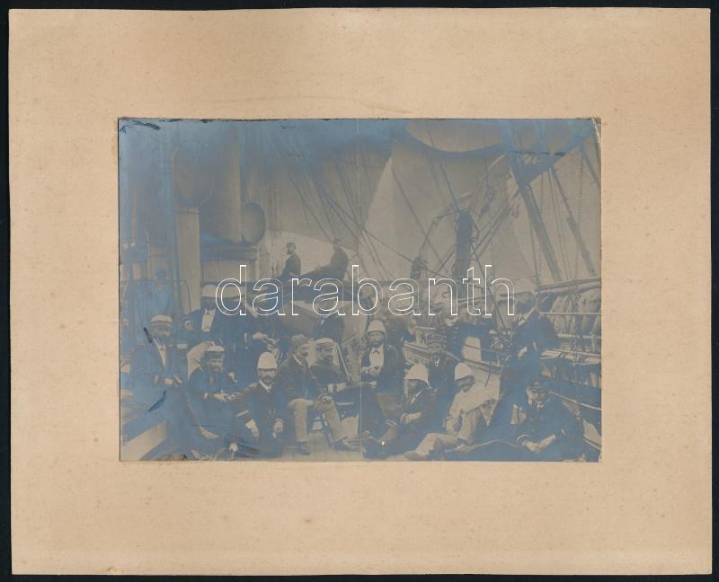 1894 A régebbi S.M.S. Zrínyi hajó Brazíliai útján készült fénykép Rio de Janierio mellett az Ilha Grande szigeten. A Zrínyi ekkor két dokkmunkások sztrájkja miatt veszteglő osztrák kávékereskedő hajó rakományának biztosítására érkezett a brazil vizekre, m