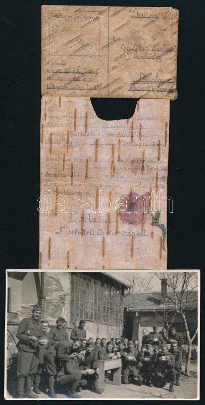 cca 1940 II. világháborús magyar katonák ebéd közben, a hátoldalán feliratozott fotó (Válik József), 6x9 cm + Aprócska nyírfakéregre írt levél, feltehetőleg fogságból, és nyírfakéreg apró boríték, a levélen rajzzal, "Emlékül szeretettel Oroszországból", l