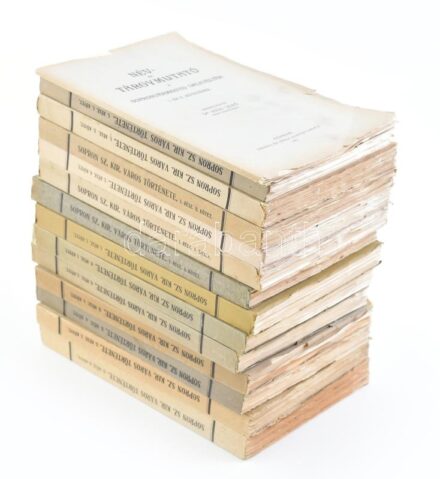 Házi Jenő: Sopron szabad királyi város története. I-XIII. kötet: I. rész. 1-7. köt., II. rész. 1-6. rész. Komplett. Közli: Dr. - - . Sopron, 1921-1943., Székely és Társa. Kiadói papírkötések, három borítón hiányos sérült, egy-két borítón kis sérülésekkel,