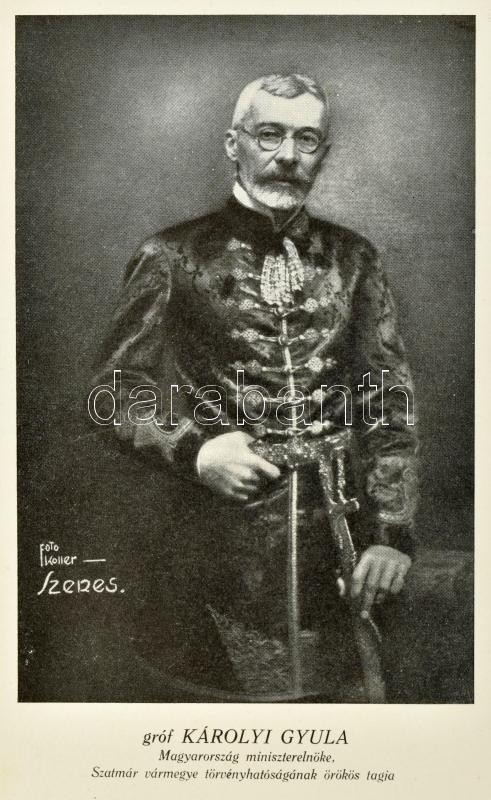Dömjén Miklós szerk.: Szatmár és Bereg vármegyék fejlődése és kortörténete. (Trianon után) Bp. (1932. ) Szerzői. 295 l. Nagyon gazdag szövegközti képanyaggal, járásonként arcképes adattárakkal. Kiadói kissé kopottas, laza, aranyozott egészvászon kötésben. - Image 3