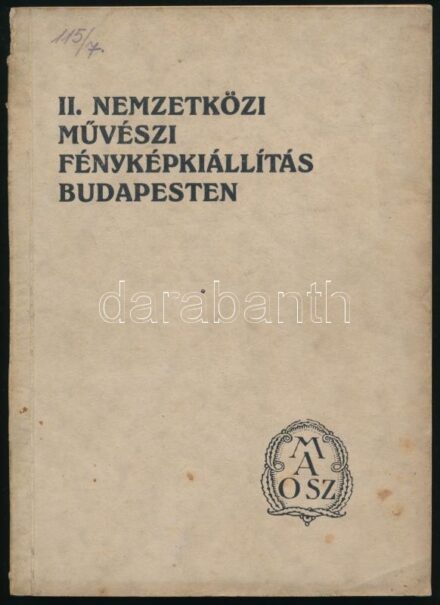 1927 II. Nemzetközi Művészi Fényképkiállítás Budapesten a Műcsarnok termeiben. 1927. szeptember 14. - október 2. Bp., 1927, Athenaeum, 59+5 p.+32 (fekete-fehér fotók) t. + 8 p. Magyar, német, angol és francia nyelven. Benne neves magyar és külföldi fotóso