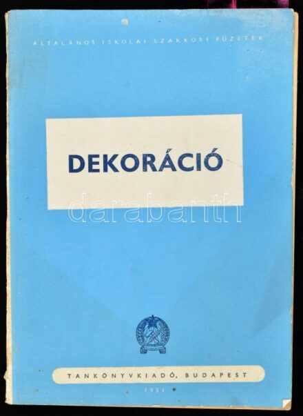 Jakuba János: Dekoráció. Írta és rajzolta: - -. Általános Iskolai Szakköri Füzetek. Bp., 1951, Tankönyvkiadó,(Szikra-ny.), 100 p.+IX (fekete-fehér képtáblák) t. 24-100 oldal között színes, kommunista mozgalmi rendezvények díszítésével, dekorációjával