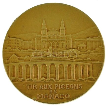 Monaco 1939. "Monaco-i galamblövészet" kétoldalas, peremén jelzett Au emlékérem, hátoldalán "20 Février 1939 - Grande Poule d'Essai" gravírozással, "OR" anyagjelzéssel (22,48g/0.585/36mm) T:AU,XF ph. Monaco 1939. "Tir Aux Pigeons de Monaco" double-sided,