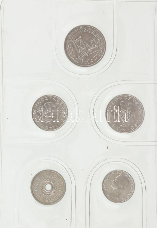 1987. 2f-20Ft (10xklf) forgalmi sor, "Magyar Népköztársaság - forgalmi érméi" feliratú csokoládébarna műbőrtokban, belső oldalon a Magyar Nemzeti Bank tájékoztató helyett "Kereskedelmi Bank" T:UNC Hungary 1987. 2 Fillér - 20 Forint (10xdiff) coin set in c - Image 4