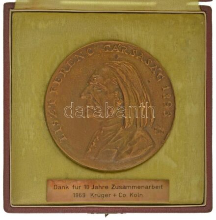Borsos Miklós (1906-1990) DN "Liszt Ferenc Társaság 1893" bronz emlékplakett, hátoldalon "96" sorszámmal. Eredeti dísztokban, benne "DANK FÜR 10 JAHRE ZUSAMMENARBEIT 1969 KRÜGER + CO KÖLN" táblácskával (86mm) T:AU / Hungary 1983. "Liszt Ferenc Társaság 18
