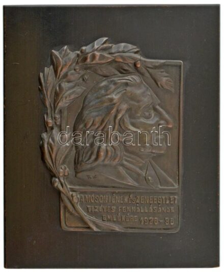 1936. "A Mosoni Ének és Zeneegylet tízéves fennállásának emlékére 1926-1936" Liszt Ferenc jobbra néző portréját ábrázoló bronz plakett kitámasztható fa talapzaton. Szign.: RK (210x158mm, fa talp 284x240mm) T:AU / Hungary 1936. "A Mosoni Ének és Zeneegylet