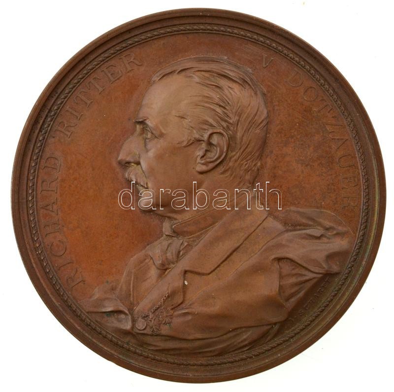 Csehország (történelmi tartomány) 1880. "A Prágai Kereskedelmi és Iparkamara megalakulásának 30. évfordulóján. 1880. november 18. / Richard Ritter von Dotzauer" bronz emlékérem eredeti, sérült kartontokban (64mm) T:UNC,AU patina / Bohemia 1880. "Die Hande