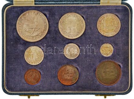 Dél-Afrika 1953. 1/4p-5Sh "II. Erzsébet" forgalmi sor díszdobozban (9xklf), benne 1/4p bronz + 1/2p bronz + 1p bronz + 3p Ag + 6p Ag + 1Sh Ag + 2Sh Ag + 5Sh Ag T:UNC South Africa 1953. 1/4 Penny - 5 Shillings "Elizabeth II" coin set in decorative case (9x