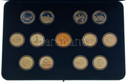 Kanada 1992. 25c Ag (0.925) (12xklf) + 1$ bronzozott Ni "125 éves a Kanadai Konföderáció" érmeszett dísztokban, mindegyik érméhez tanúsítvány T:UNC Canada 1992. 25 Cents Ag (0.925) (12xdiff) + 1$ bronzed Ni "125th Anniversary of Canadian Confederation" co