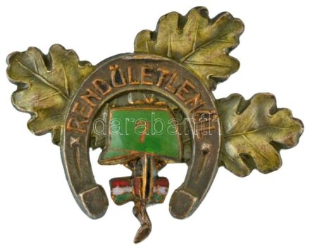 Osztrák-Magyar Monarchia ~1914-1918. "Magyar Királyi 7. Honvéd Huszárezred" zománcozott bronz sapkajelvény. "RENDÜLETLENÜL 7" (32x41mm) T:XF zománchiba / Austro-Hungarian Monarchy ~1914-1918. "Hungarian Royal 7th Honved Hussar Regiment" enamelled metal ca