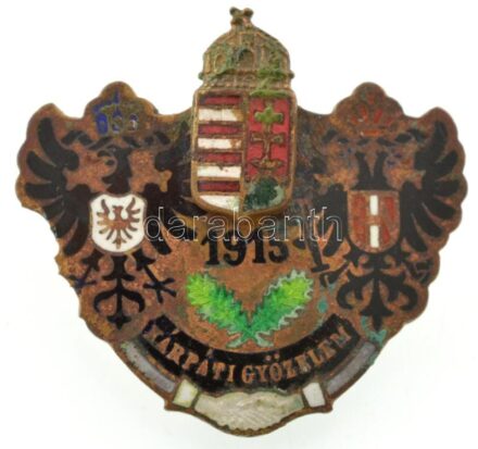 1915. "Kárpáti győzelem 1915" zománcozott bronz patrióta jelvény, hátoldalán "A Hadsegélyező Hivatal kiadványa" felirattal (29x27mm) T:XF,VF zománchiba / Hungary 1915. "Kárpáti győzelem 1915 (Carpathian Victory 1915)" enamelled bronze patriotic badge, "A