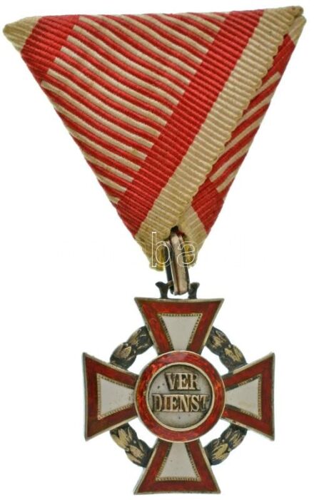 1916. "A Katonai Érdemkereszt III. Osztálya hadidíszítménnyel és kardokkal" fülön jelzett, zománcozott Ag kitüntetés mellszalagon T:AU,XF hátoldalon zománchiba Hungary 1916. "Military Merit Cross, 3rd Class with war decoration" enamelled Ag decoration on