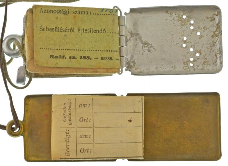 Osztrák-Magyar Monarchia ~1917. "Feldkanonenregiment (Mezei Fegyverezred)" I. világháborús nyitható magyar katonai dögcédula (a hozzá tartozó személyi papírral) + ~1940. II világháborús katonai azonossági jegy (a hozzá tartozó személyi papírral) (dögcédul - Image 2