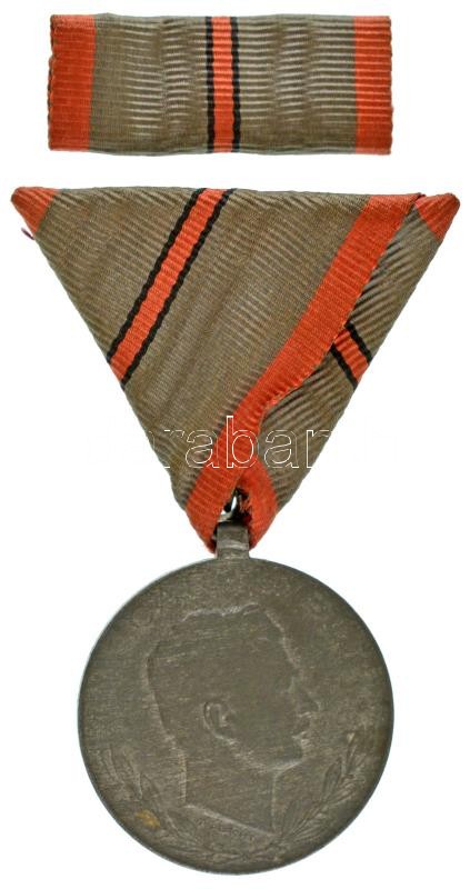 1918. "Sebesültek Érme" Zn kitüntetés egy sebesülés után járó modern mellszalaggal, szalagsávval. Szign.: R. Placht T:AU Hungary 1918. "Wound Medal" Zn decoration with 1st time wound ribbon, with miniature ribbon. Sign.: R. Placht C:AU NMK