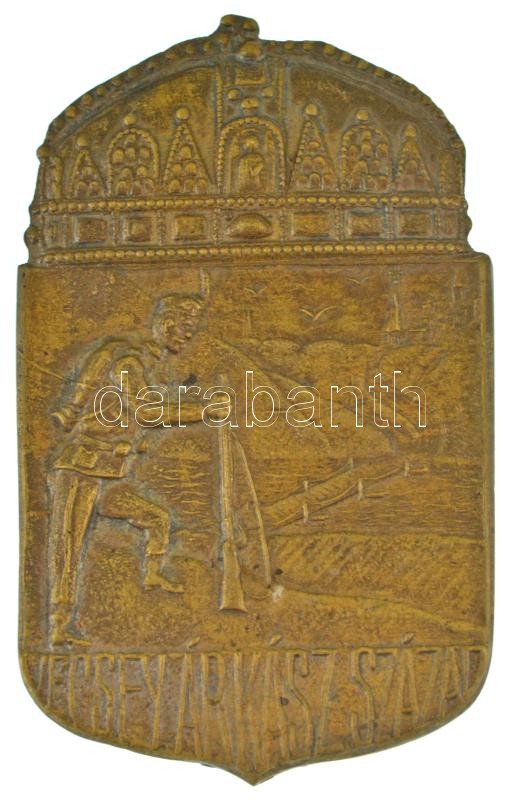 ~1942-1943. "Vécsey Árkász Század" a Vécsey Béla alezredes által parancsnokolt szombathelyi 35. gyalogezred alegységének bronz lemezjelvénye, a hátoldalon a tű rögzítőjén "JELV.GY.KAZINCI U(...)" gyártói jelzéssel (56x34mm) T:AU / Hungary ~1942-1943. "Véc