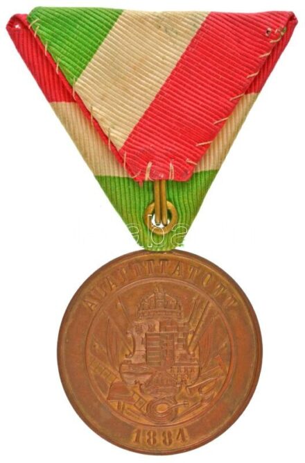 1884. "A Magyar Országos Tűzoltó Szövetség 10 éves Szolgálati Érme" vörösréz kitüntetés mellszalagon T:XF / Hungary 1884. "Service medal for the Hungarian National Fireman's Alliance - 10 years" copper decoration on ribbon C:XF