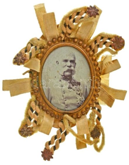 Osztrák-Magyar Monarchia ~1900. Ferenc József császár és király portréfotója kitüntetésekkel, ovális bronz lemezjelvénybe foglalva, zsinóros és szalagos díszítéssel T:VF sérült, foltos szalagrészek / Austro-Hungarian Monarchy ~1900. Portait photo of Franz