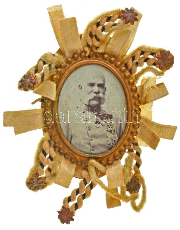 Osztrák-Magyar Monarchia ~1900. Ferenc József császár és király portréfotója kitüntetésekkel, ovális bronz lemezjelvénybe foglalva, zsinóros és szalagos díszítéssel T:VF sérült, foltos szalagrészek / Austro-Hungarian Monarchy ~1900. Portait photo of Franz