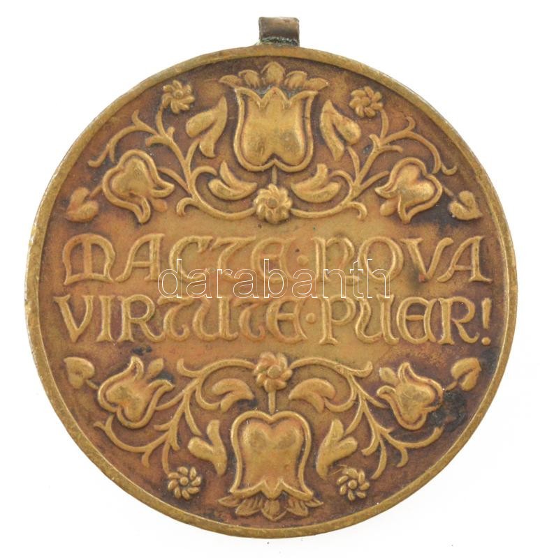 Berán Nándor (1889-1965) 1935. "Magyar Vöröskereszt Ifjúsági Osztálya" bronz kitüntetés, mellszalag nélkül "A MAGYAR VÖRÖS KERESZT IFJÚSÁGI OSZTÁLYA / MACTE NOVA VIRTUTE PUER!" (31mm) T:AU,XF / Hungary 1935. "Youth Department of the Red Cross" bronze deco - Image 2