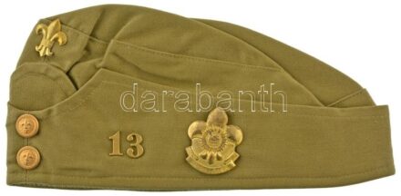 ~1930-1940. Cserkész parafernália tétel: cserkész sapka rajta "Hungária" aranyozott cserkész lemez sapkajelvény, koronás-liliomos aranyozott lemez cserkészjelvény, "13"-as szám és két cserkész gomb T:UNC,AU