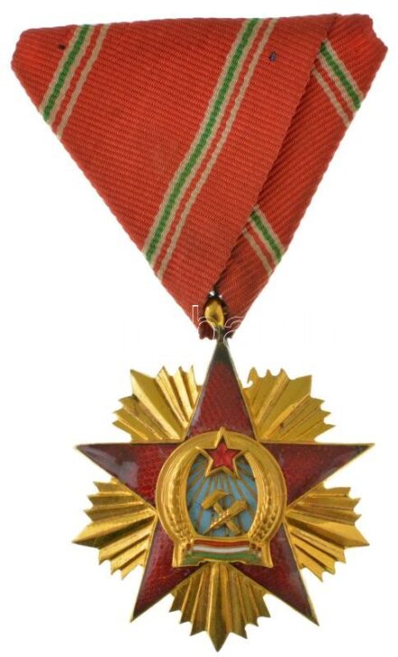 1949. "A Magyar Népköztársasági Érdemrend V. fokozata" zománcozott, aranyozott bronz kitüntetés mellszalaggal T:XF zománchiba / Hungary 1949. "Order of Merit of the Hungarian People's Republic, 5th Grade" enamelled gilt bronze decoration with ribbon C:XF