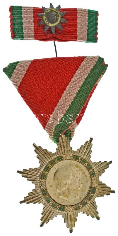 1957. "Magyar Szabadság Érdemrend" ezüst fokozata, ezüstözött bronz kitüntetés mellszalagon, szalagsávval, miniatűrrel, eredeti tokban T:XF Hungary 1957. "Order of Merit of Hungarian Freedom, Silver Grade" silver plated bronze decoration with ribbon, and