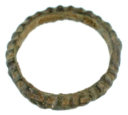 Kelták / Lausitzi kultúra(?) i.e. XIII-V. század Gyűrűpénz (?) bronz T:XF patina Celtic Tribes / Lusatian culture(?) 13th - 5th century C.E. bronze ring money (?) C:XF patina
