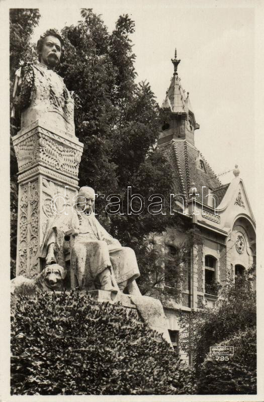 Nagykőrös, Református Tanítóképző intézet, Arany János szobor